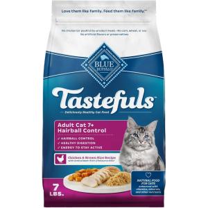 Blue Buffalo Tastefuls Natural Dry Food for Adult Cats 7+, Hairball Control, Chicken & Brown Rice Recipe, 7-lb. Bag(1 Count (Pack of 1))